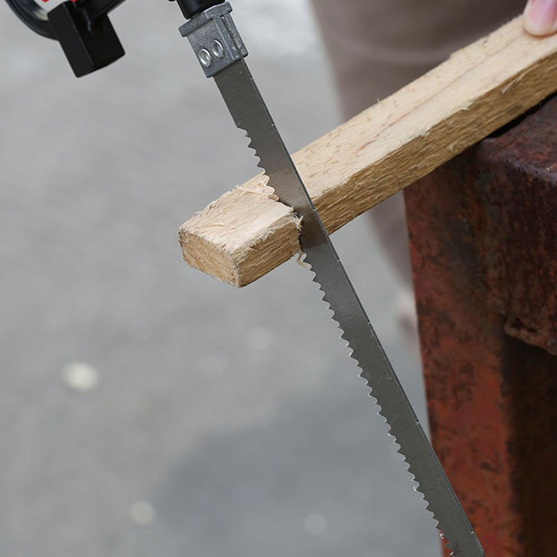 农民大叔新入手的德国油锯,锯木头如同切豆腐,功能贼强大
