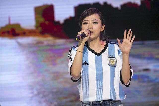 鹿晗的偶像C罗回家,李易峰的最爱梅西出局,这