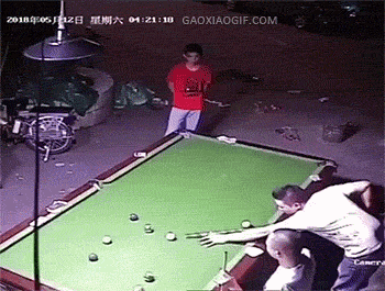 幽默搞笑的动态图GIF 好有趣的小姐姐,在吹泡