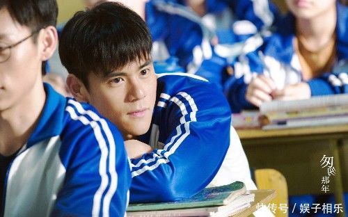 上演过校服诱惑的男神们,刘昊然吴磊胡一天是