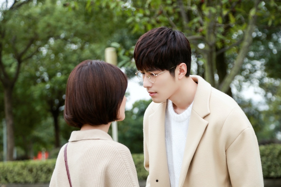 陈学冬郑爽甜蜜拥吻!司夏cp重返校园终于发糖了