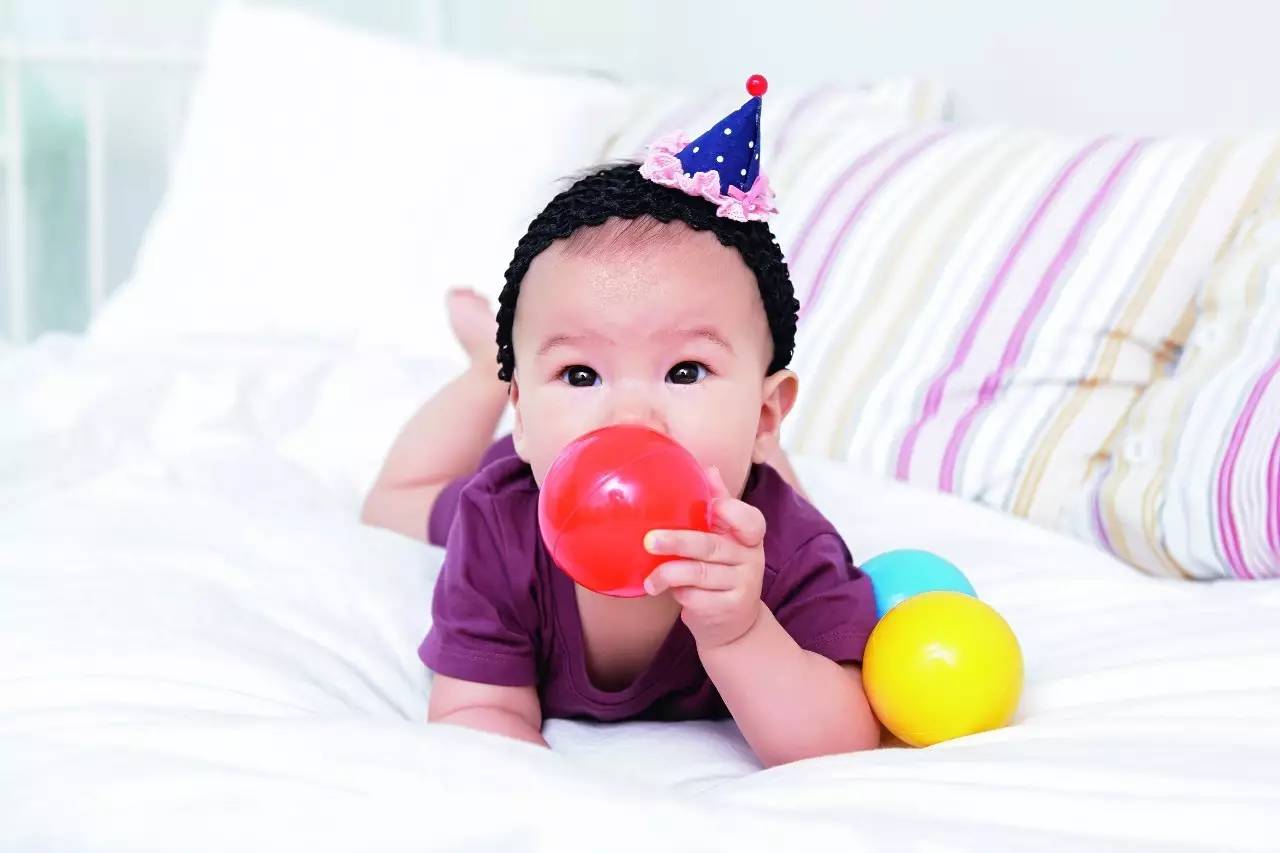 炎炎夏日高温难耐,能不能给宝宝吹空调?