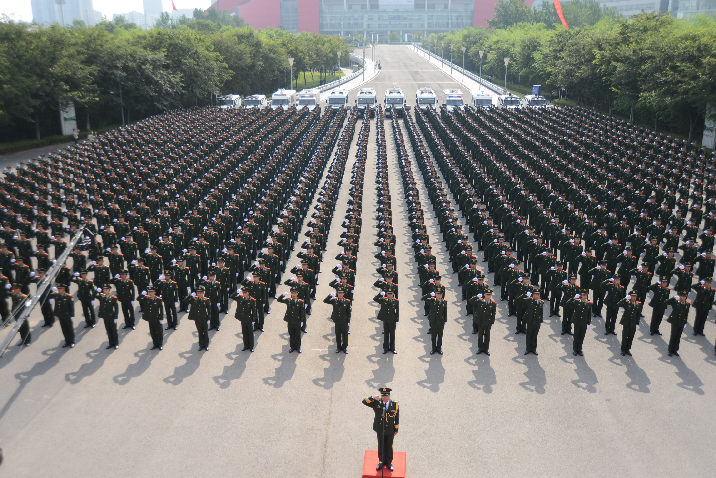 2014年8月,世界青年奥林匹克运动会在南京举行,图为武警江苏总队官兵举行誓师大会时的场景。吴贵龙摄