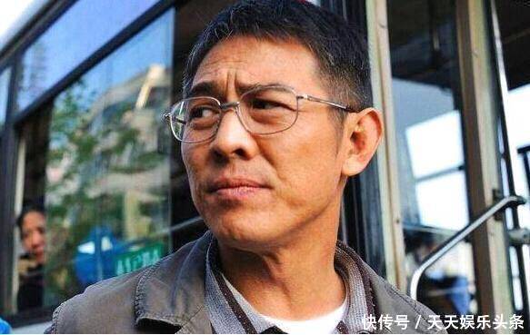 李连杰愿意捐出100亿改回中国国籍 成龙送给他