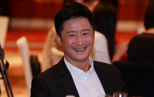 吴京与释小龙,两代"功夫小子"同框,网友:《战狼3》男主角?