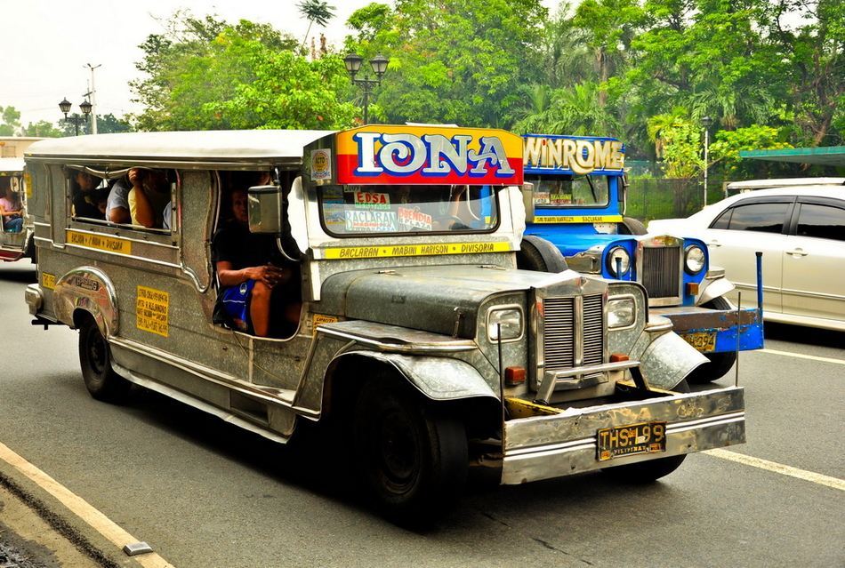 菲律宾吉普尼:"长着一张吉普脸的旅游小公共"