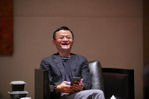 贝索斯每分钟赚50万,比尔盖茨每小时赚5.1万,马