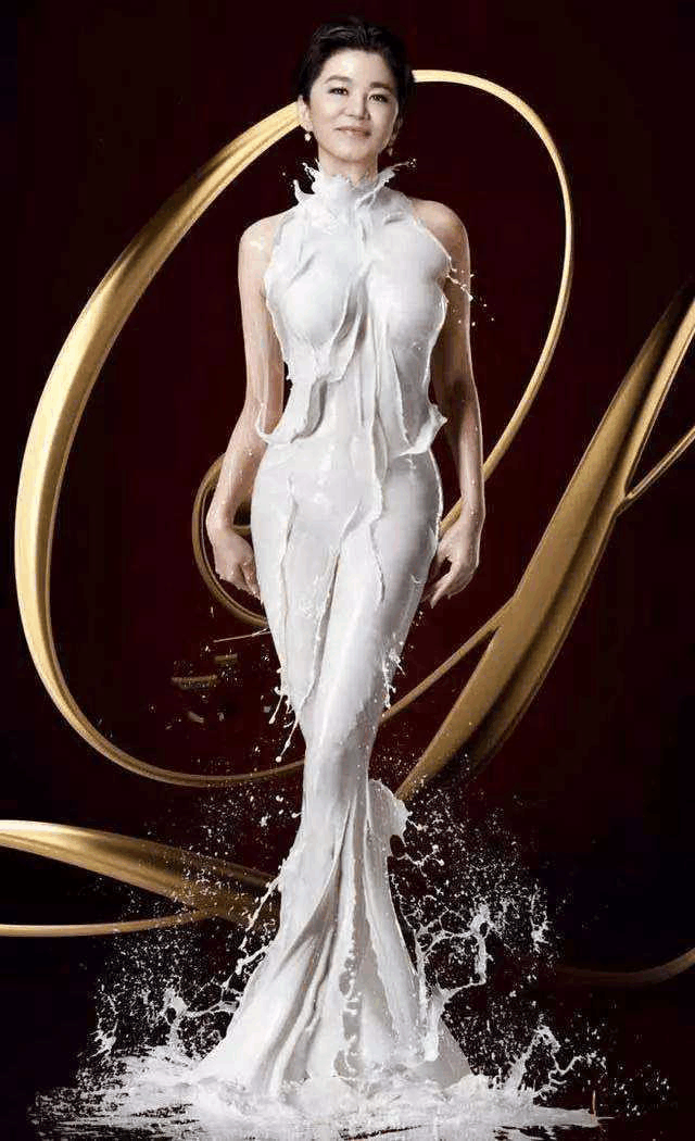 女星真空着牛奶装, 凹凸有致, 令人垂涎三尺