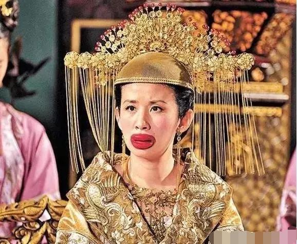 也许你只知道她是丑星,却不知道她刚出道时有多美