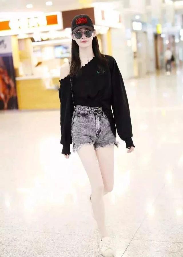 范丞丞撞衫何炅竟输了,只因行程太满累到眼睛