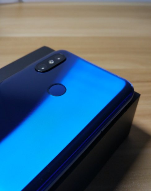 我说蓝色版本的小米8是最好看的小米8,应该没
