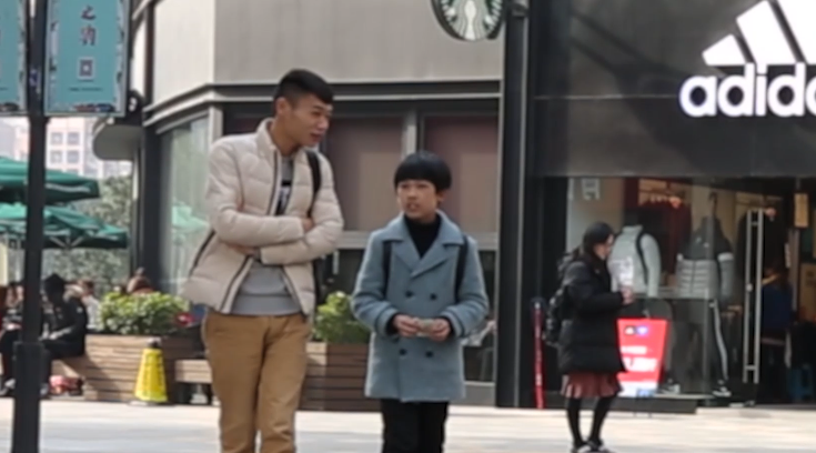 首届中国全媒体公益年会:《第一测试》遇见小学生吸烟 首届中国全媒体公益年会:《第一测试》遇见小学生吸烟