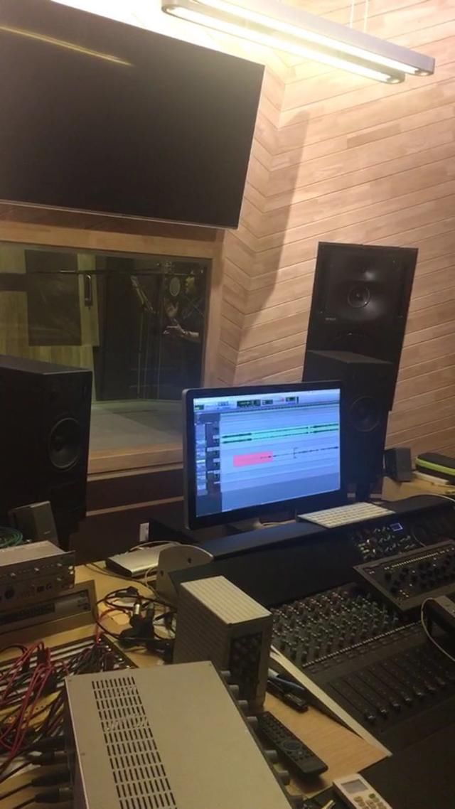 经纪人张志佳携著名歌手衡越为电影《我有钱了