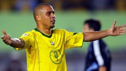 世界足球先生排名都来看看,这两位大神至今无