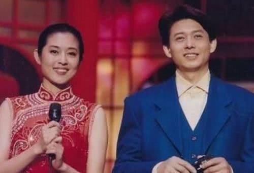 曾是央视知名男主持,与董卿同居5年无果,如今