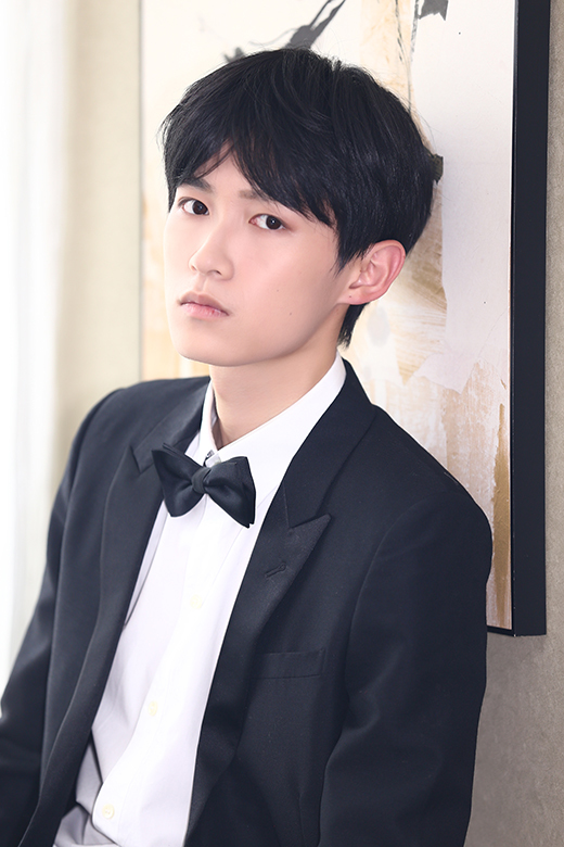 查杰演艺道路新突破 实力斩获"年度新锐人气奖"