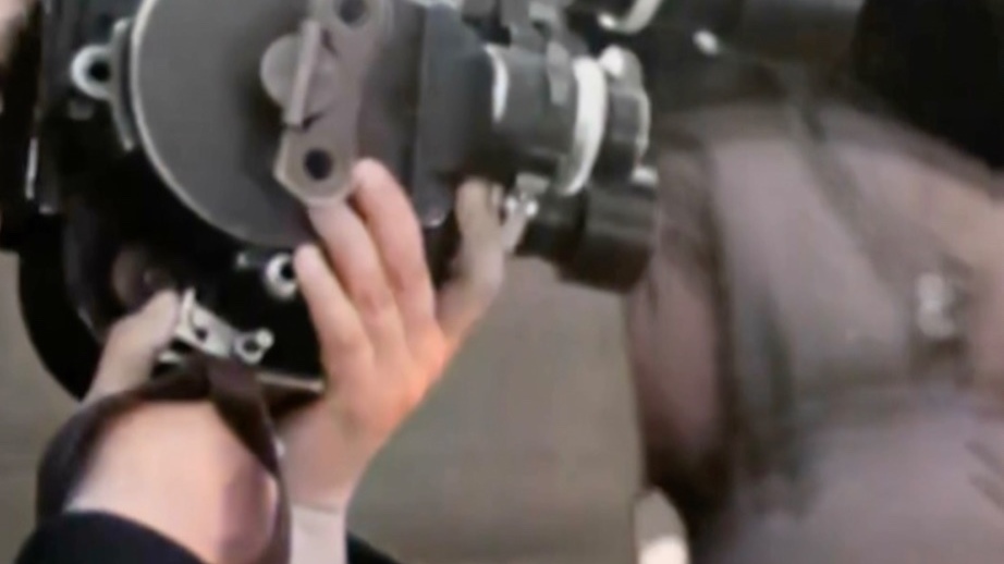 超燃!AI修复新中国首批女飞行员驾机画面 超燃!AI修复新中国首批女飞行员驾机画面