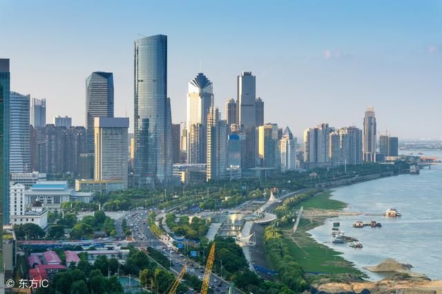 地理位置和长沙差不多的南昌,为何发展就落后