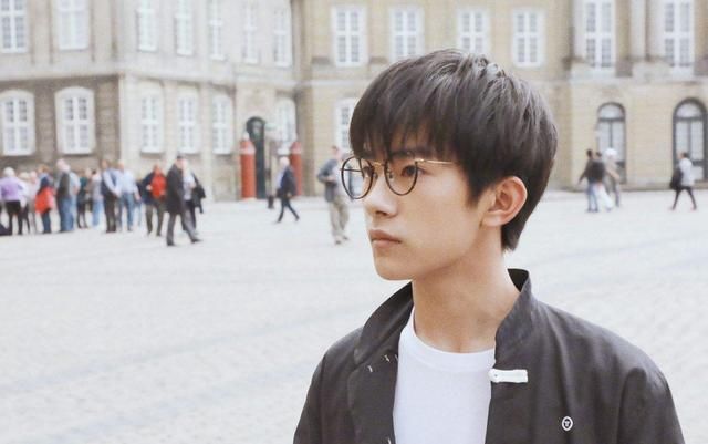 易烊千玺签约赵薇是真的吗?TFBOYS以后可能