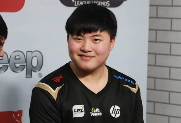 我UZI就算输了比赛,也绝不玩ADC以外的英雄,