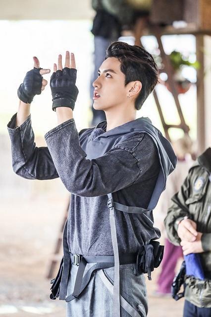 甜!《72层奇楼》吴亦凡骑车载赵丽颖 颖宝开心甜笑