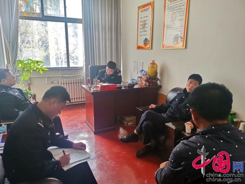 原平市交警大队五一前深入辖区重点客运企业开