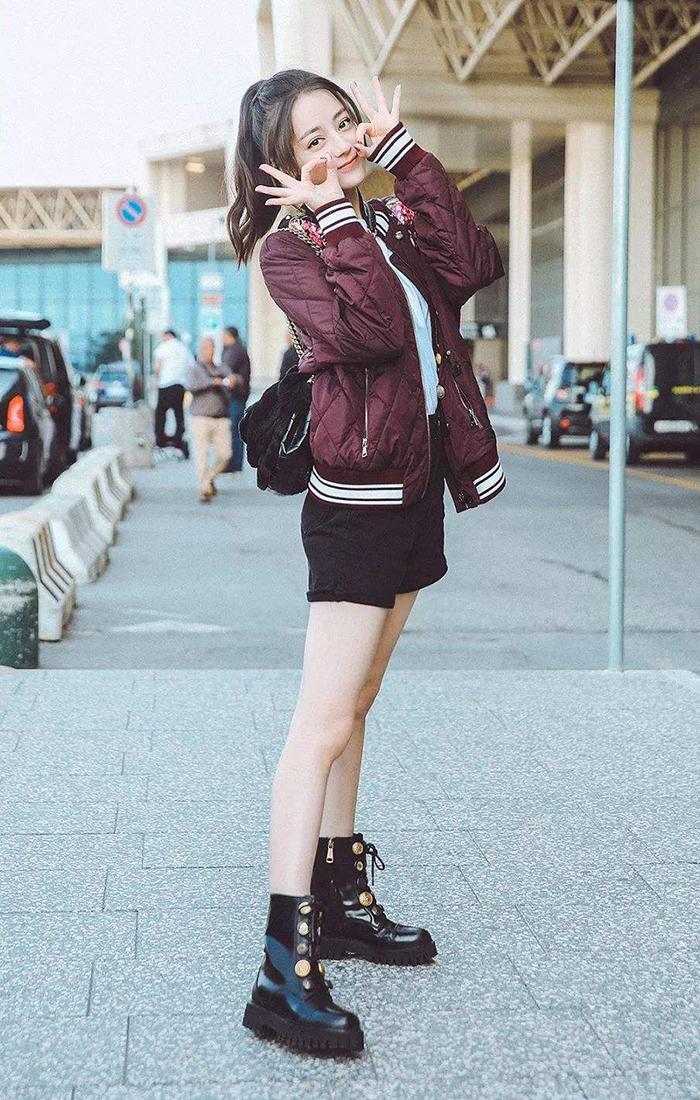 1.73关晓彤和1.68迪丽热巴短裤装,明显看出腿