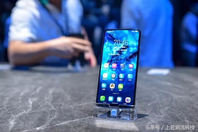 昨晚,全世界第一台全面屏手机,诞生了!