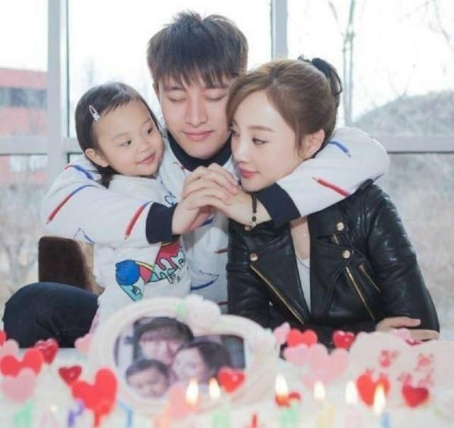 贾乃亮生日李小璐准点送祝福,时隔6小时才被回