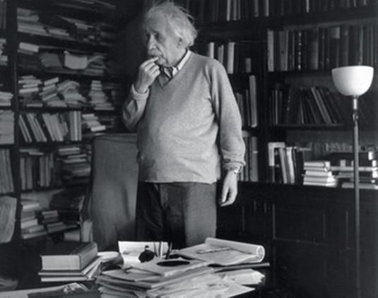 爱因斯坦销毁的手稿内容是什么?可能是关于宇