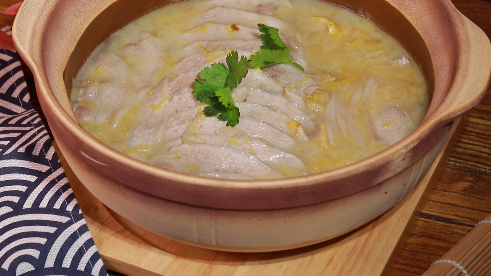 天冷必吃砂锅白肉,没有为什么,用“咕嘟”打败孤独 天冷必吃砂锅白肉,没有为什么,用“咕嘟”打败孤独