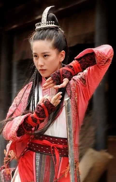 女星公主照:郑爽冷艳,热巴高贵,杨颖优雅,赵丽颖