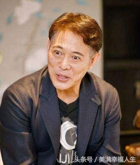 捐款300亿的李连杰,如今病重苍老,同龄的甄子