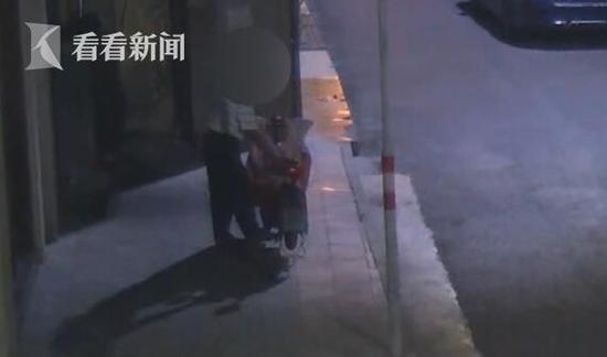 老汉连盗数十辆电动车 只为送礼讨好其多名女友