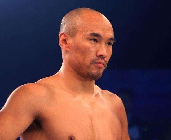 UFC王者张铁泉孤身赴日本被KO,张铁泉因无赞