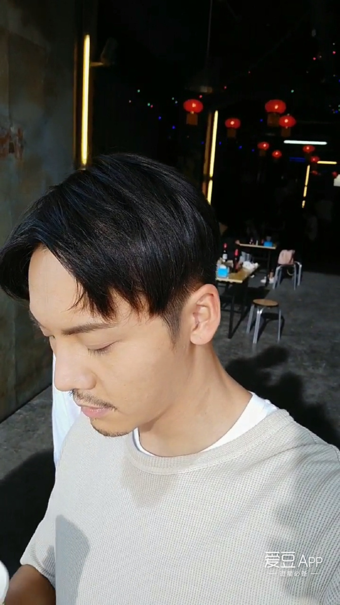 [陈伟霆][新闻]170907 陈伟霆发布微博故事 咕噜咕噜漱口展现神级侧颜