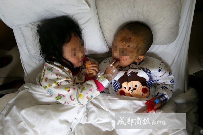 姑父举大石疯狂施暴 两幼童脑袋被砸裂