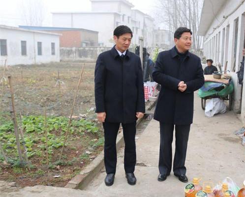 固始农商银行开展青年志愿者服务活动