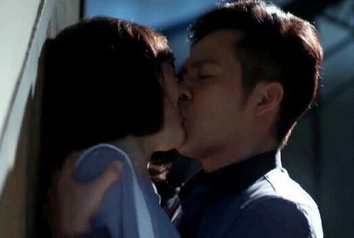 明星吻戏拍不停，壁咚胸咚，谁是花式接吻高手?