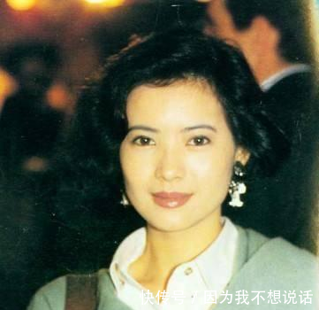 54岁蓝洁瑛近照,神采奕奕不再邋遢,直言宁捡垃