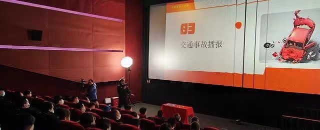 北京交警走进商圈宣讲交通安全