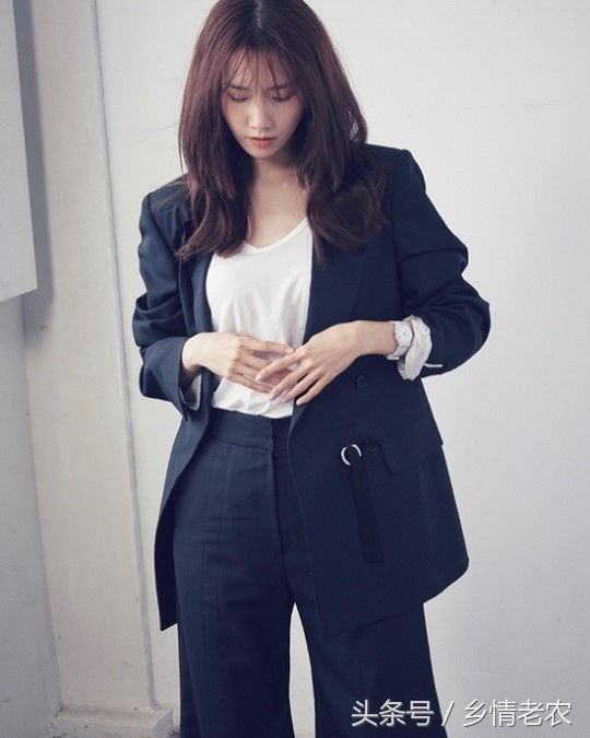 少女时代林允儿穿露脐装展示毫无赘肉的身材!