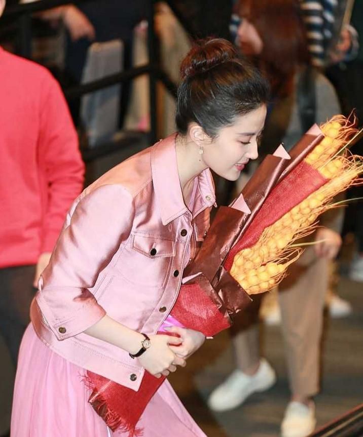 刘亦菲参加活动,体重飙升十几斤胖成第二个李