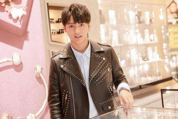 酷炫机车吸睛十足 侯东《g小调进行曲》高度还原钢琴王子权熙正