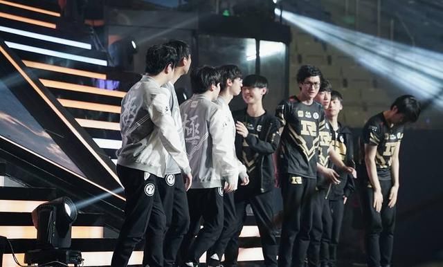 RNG小明成电竞交际花?比赛前后疯狂调戏ja