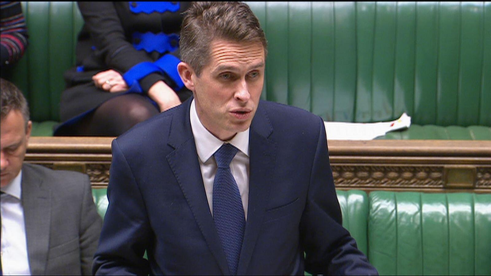 即使挨骂也不改口?英国防大臣再次声称要派军舰进南海