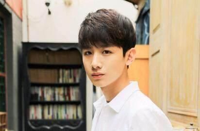 当红小鲜肉的黑照:白敬亭秃顶,毛晓彤赵丽颖都