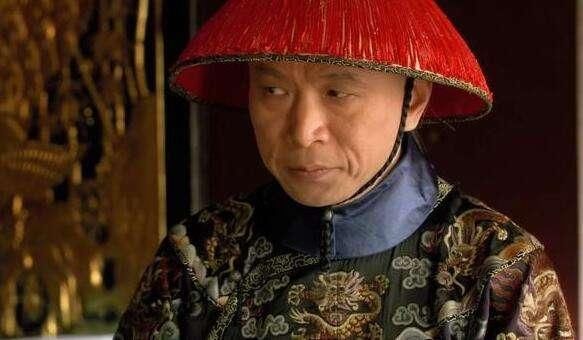 小允子是甄嬛宫中的太监总管,对甄嬛忠心耿耿,要是没有小允子,甄嬛早