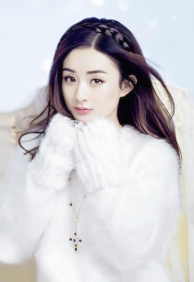 一马平川连衣服都撑不起来的4位女星,最后一位胸垫也垫不起