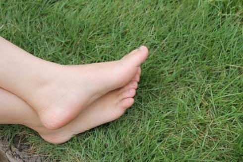 深圳肤康皮肤科医生解说鸡眼和寻常疣的区别